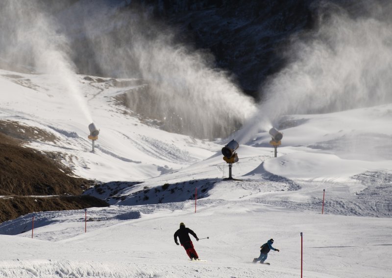 Švicarci pripremaju skijališta i ne mare za Talijane i Francuze