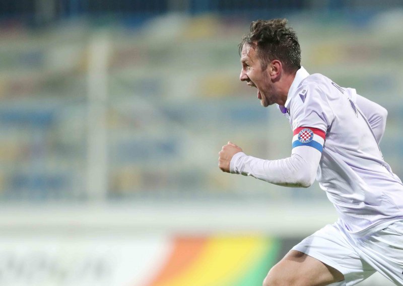 Hajdukov kapetan Mijo Caktaš najboljim je proglasio 19-godišnjeg suigrača, što je za mnoge iznenađenje; dao je svoj glas i dvojici igrača Dinama
