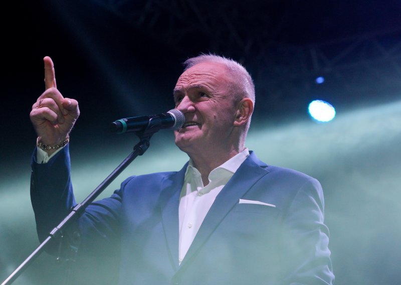 Na kisiku je: Pjevač Mate Bulić hospitaliziran zbog korone