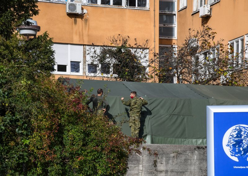 Žena na Facebooku tvrdila da je s bolesnim ocem u Zaraznoj devet sati u šatoru čekala na pregled; stiglo očitovanje iz bolnice