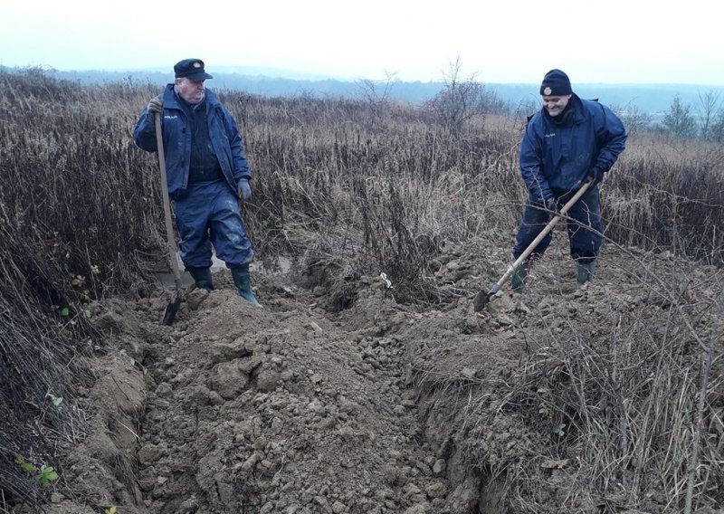 Farmeri tijekom oranja uočili avionsku bombu od 50 kilograma; policija ju uništila