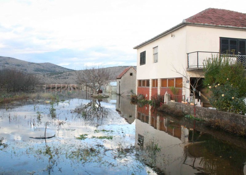Izlile se rijeke u Hercegovini, u Čapljini prijete obiteljskim kućama