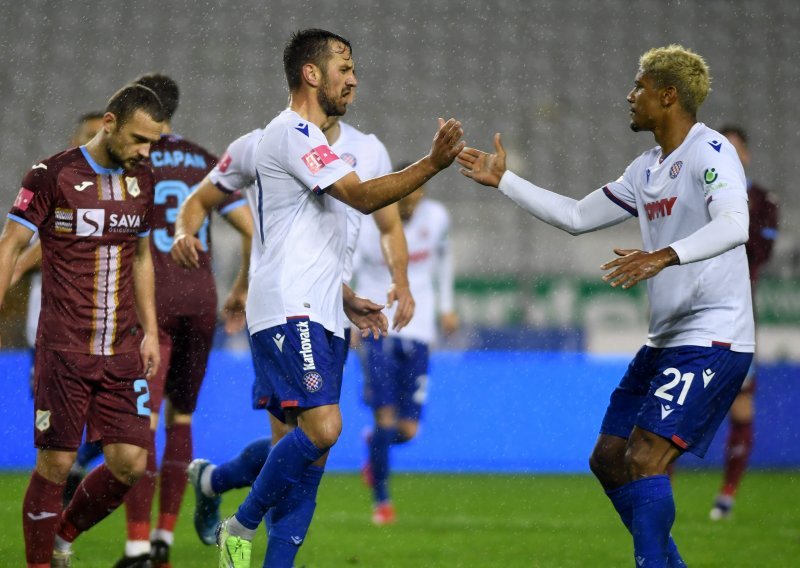 [VIDEO/FOTO] Rijeka golovima Lončara i Menala 'okrenula' Hajduk i na kišom natopljenom Poljudu pobijedila Hajduk 2:1