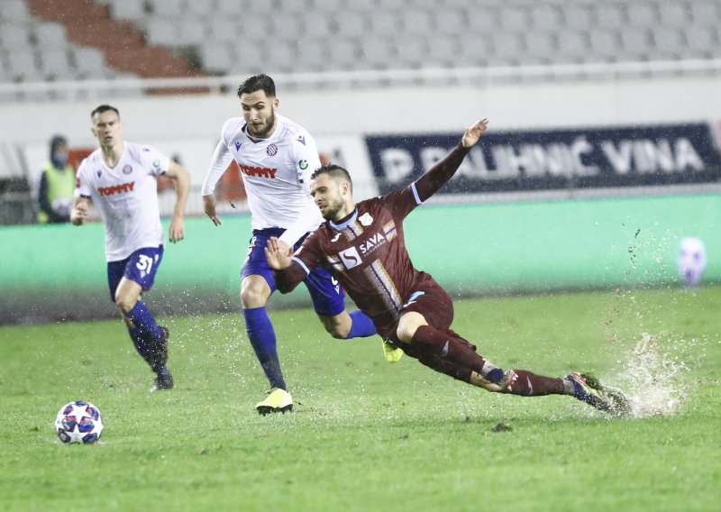 [VIDEO/FOTO] Pogledajte kako je Rijeka u nemogućim uvjetima, na kišom natopljenom Poljudu, 'okrenula' Hajduk i stigla do pobjede