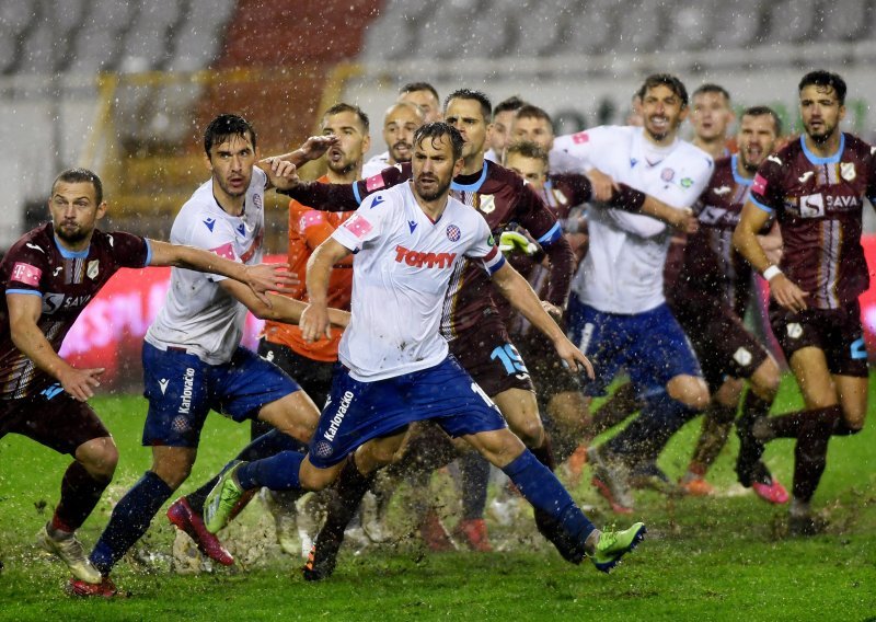 [VIDEO/FOTO] Ljutiti kapetan Mijo Caktaš nakon poraza: Prvi bih čestitao Rijeci da je zasluženo pobijedila, ali ovo je neprihvatljivo...