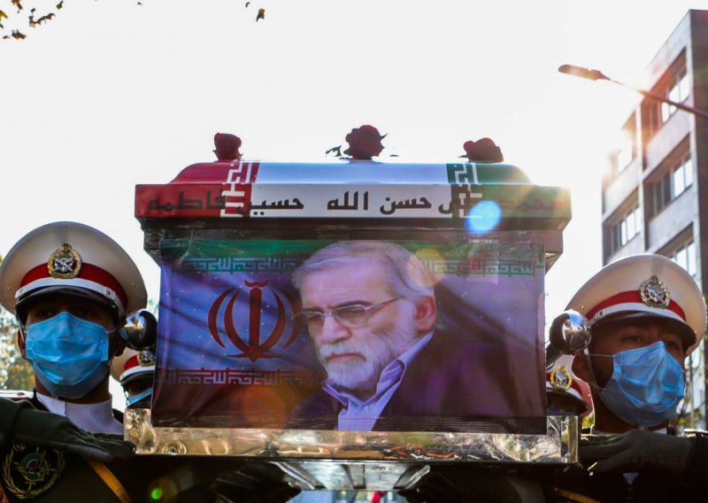 Iran kaže da je znanstvenik ubijen strojnicom kojom je upravljao satelit