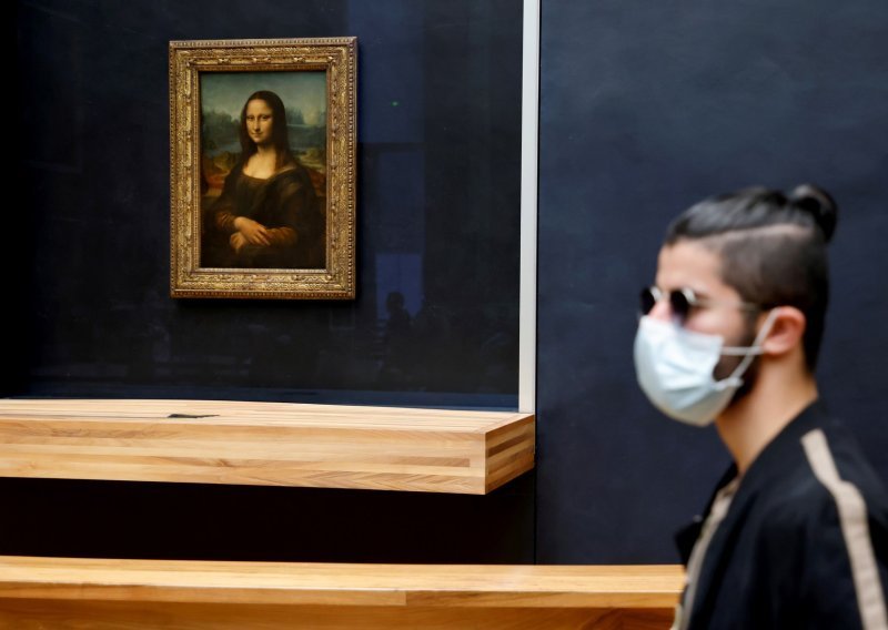 Kako bi spasio financije Louvre na aukciji nudi privatno 'druženje' s Mona Lisom