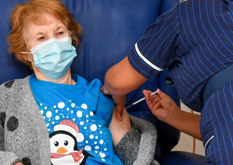 Prva osoba cijepljena u Ujedinjenom Kraljevstvu je 90-godišnja žena