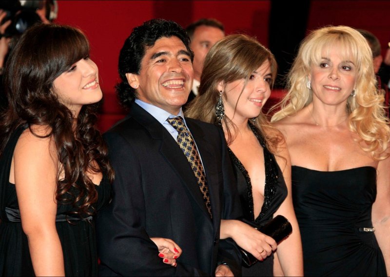 Otkriveno zašto je Diego Maradona iz oporuke izbacio dio najbliže obitelji; dvije kćerke i bivša žena ostale su šokirane...