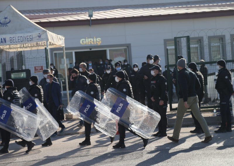 Turska naredila uhićenje više od 300 osumnjičenih Gulenovih pristaša