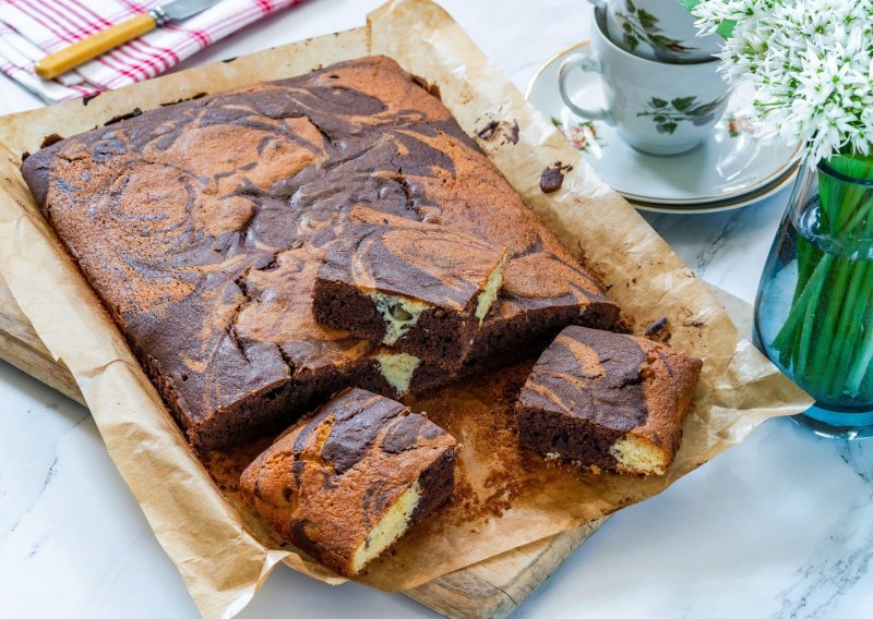 Slatki klasik za sive dane: Recept za mramorni kolač vratit će vas u djetinjstvo