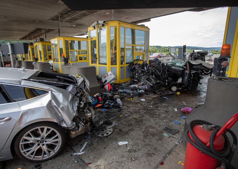 Muškarac koji se s gotovo 150 km/h bez kočenja zabio u kolonu na naplatnim kućicama izjavio na sudu da nije kriv