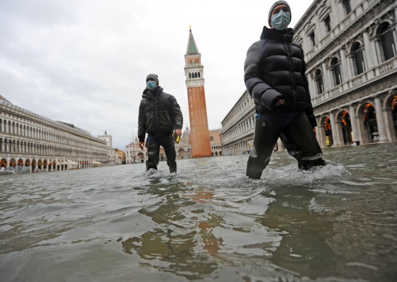 [FOTO] Venecija pod vodom, sustav protupoplavnih brana zakazao