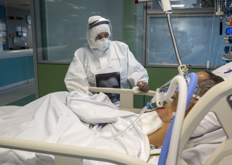 Član Kriznog stožera Srbije za borbu protiv koronavirusa priključen na respirator