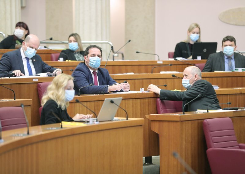 Saborska oporba se žestoko obrušila na način kojim Vlada i Stožer upravljaju koronakrizom