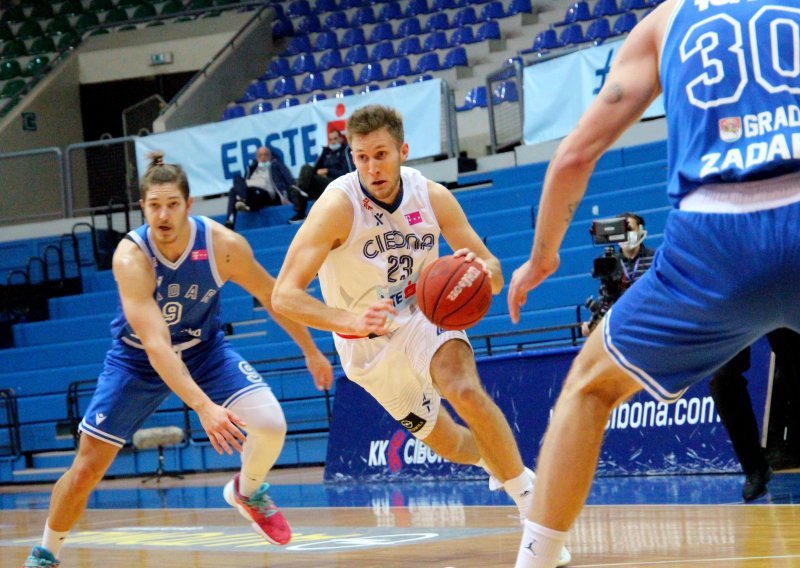 [FOTO] Cibona je totalno nadigrana na vlastitom terenu, Zadar predvođen Dominikom Mavrom pregazio 'vukove' u derbiju kola