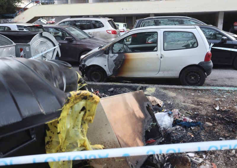 [VIDEO/FOTO] Netko je noćas u Splitu palio kontejnere, požar se proširio na automobile