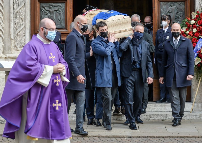 [FOTO] Nogometna Italija se srami; dok su se opraštali od svoje legende, drski su lopovi pljačkali obiteljski dom preminulog Paola Rossija