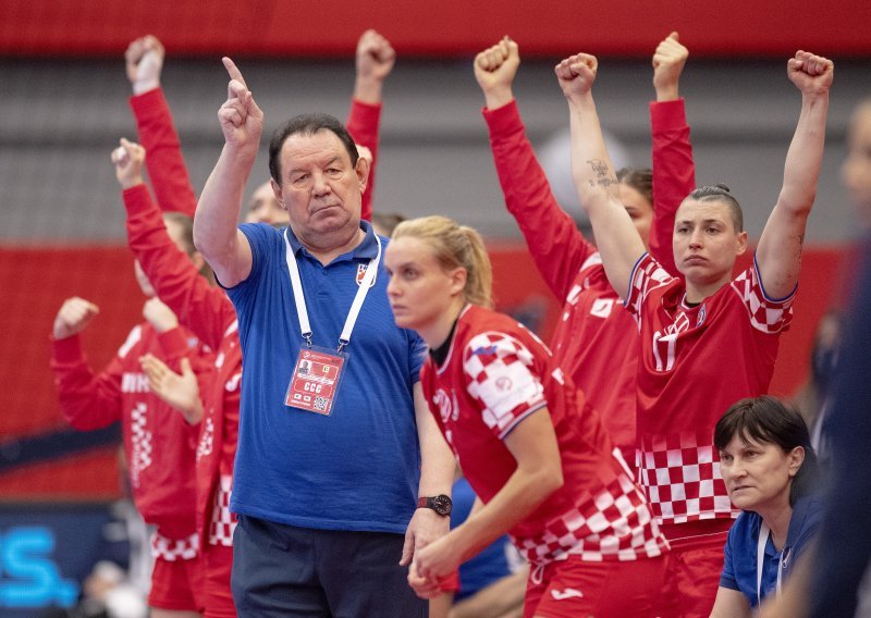 [FOTO] Izbornik hrvatskih rukometašica pronašao je prave riječi kako bi ohrabrio svoje igračice: Mi i dalje sanjamo svoj veliki san