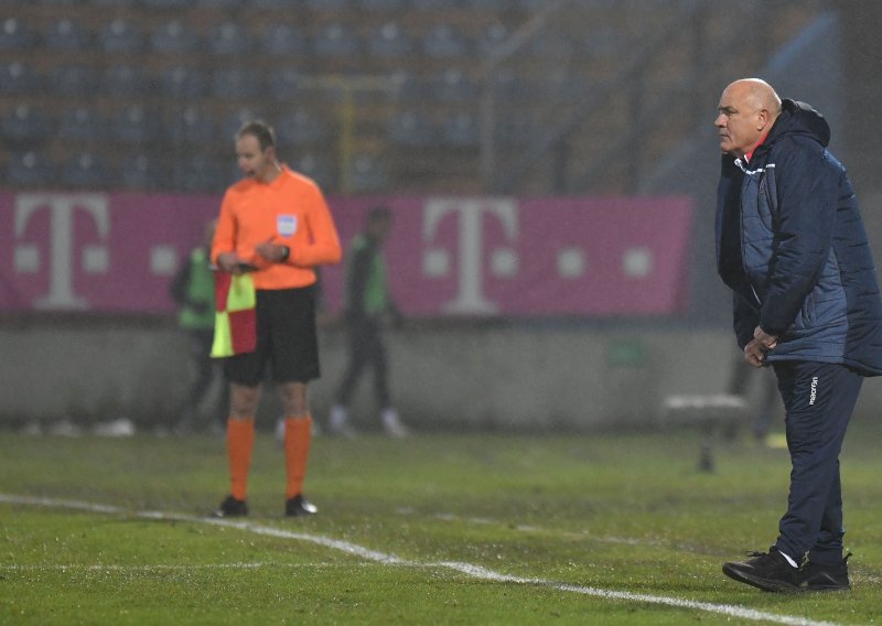 [VIDEO/FOTO] Trener Hajduka Boro Primorac jako je ljut: Šokiran sam, ne znam što je u njihovoj glavi, ali ovo je vrlo katastrofalna utakmica