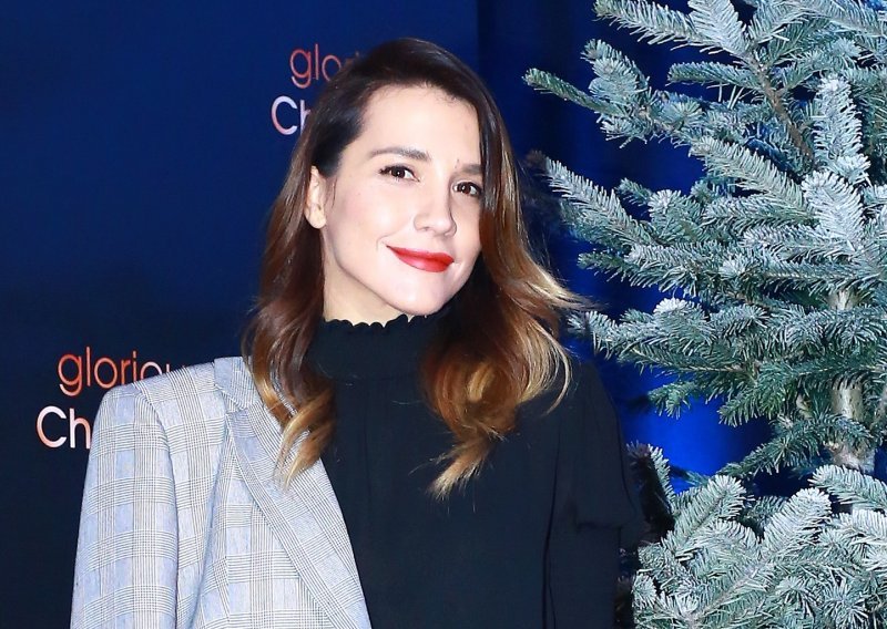 Emotivna Marijana Batinić: 'Objasnila sam joj da u životu sve može sama, kupiti božićno drvce od tri metra i promijeniti gumu na automobilu - ali ljepše je u dvoje!'