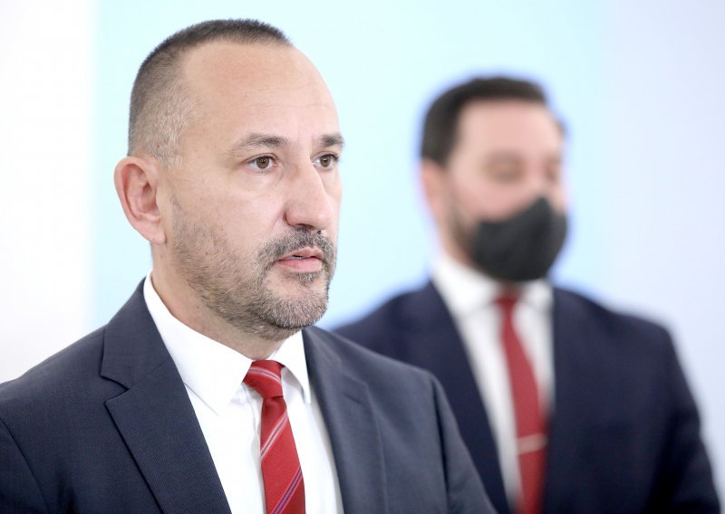 [VIDEO] Zekanović pozvao Domovinski pokret i Most na suradnju kako bi 'razbili duopol HDZ-a i SDP-a i izmijenili Hrvatsku'