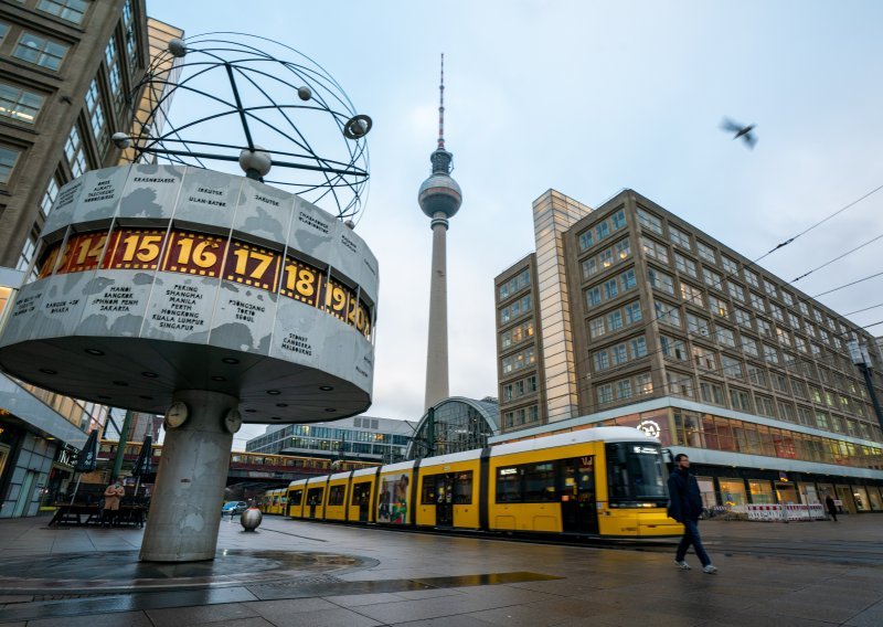 U Njemačkoj rekordan broj umrlih, zemlja ulazi u strogo zatvaranje: Pogledajte kako izgledaju prazne ulice Berlina