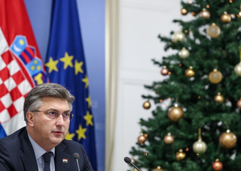 Plenković čestitao građanima Božić, još jednom ih pozvao da smanje okupljanja