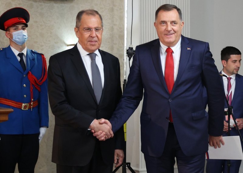 Ukrajina na nogama zbog ikone koju je Dodik poklonio Lavrovu