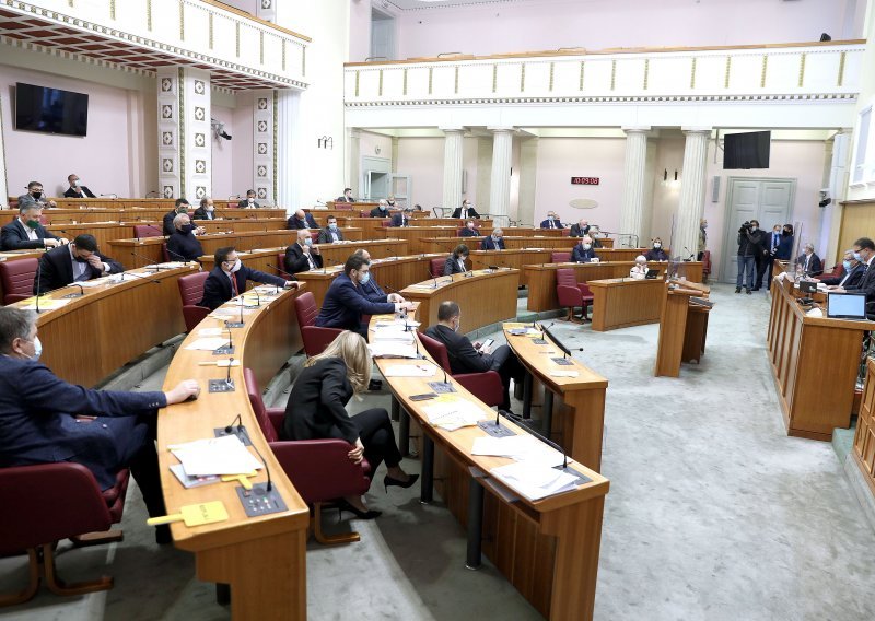 Oporbenjaci saželi saborsku jesen; Grbin odbacio da ih nema na raspravama; Bartulica ocijenio: Često su naše rasprave traljave... Neke rasprave nemaju puno smisla ili su čak uzaludne