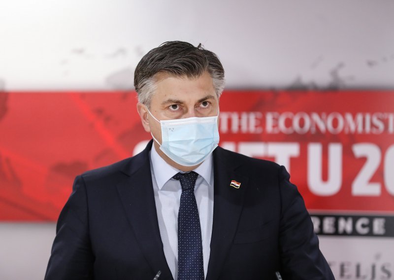 [FOTO] Plenković: Nije isto biti na misi sat vremena ili biti u kafiću i piti alkohol. Takva usporedba je pomalo i bezobrazna