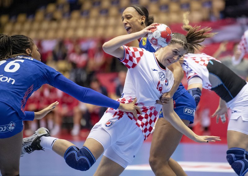 [FOTO] Francuska lakoćom kaznila loše prvo poluvrijeme Hrvatske, ali nema veze, jer i europska bronca za naše bi djevojke bila prekrasna nagrada