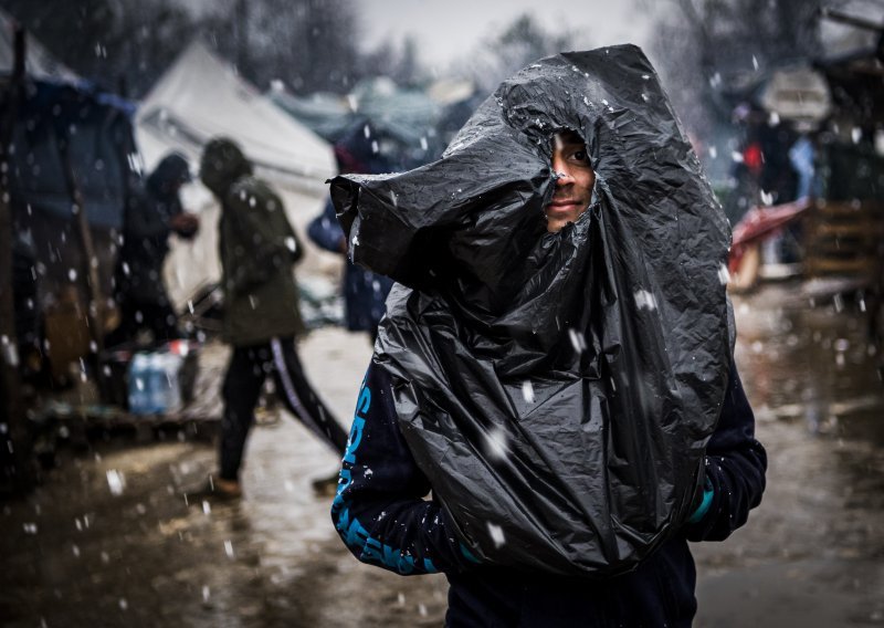 EK upozorava na alarmantnu situaciju s migrantima u BiH: Vlasti moraju surađivati i hitno djelovati