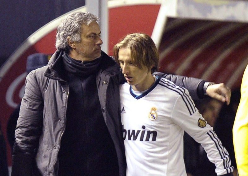 Luka Modrić dobio je poziv koji se ne odbija; španjolski mediji tvrde da znaju što je kapetan hrvatske reprezentacije odgovorio Mourinhu