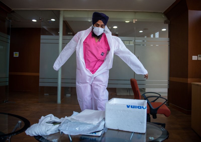 Indija dosegla 10 milijuna zaraženih koronavirusom, no zaraza usporava