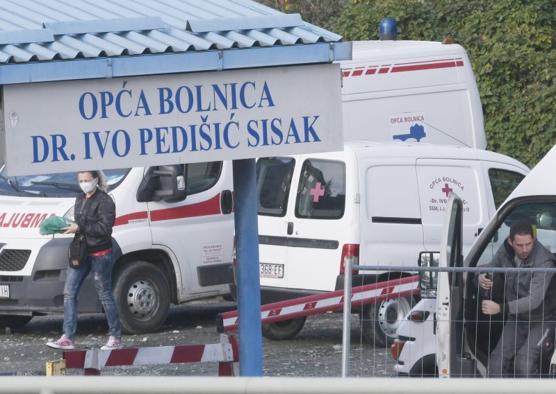 Sisački ugostitelji časte osoblje bolnice 'Dr. Ivo Pedišić'