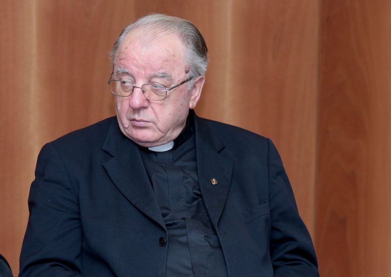 Prvi gospićko-senjski biskup Mile Bogović preminuo u riječkom KBC-u od covida-19
