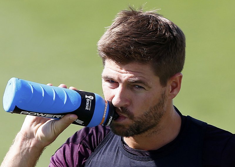 Panika u Engleskoj! Gerrard napustio trening