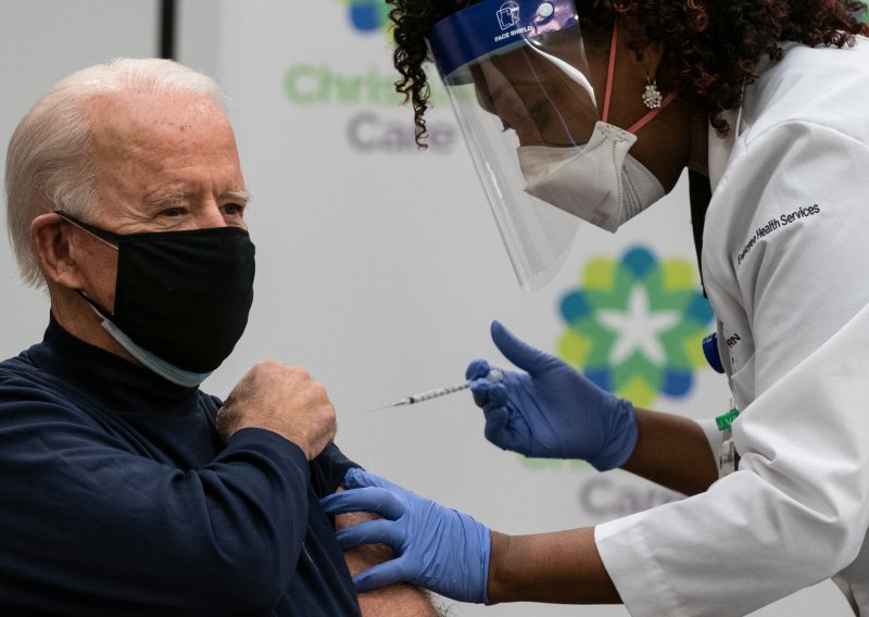 [FOTO] Joe Biden cijepio se protiv koronavirusa: 'Ljudi se nemaju čega bojati'