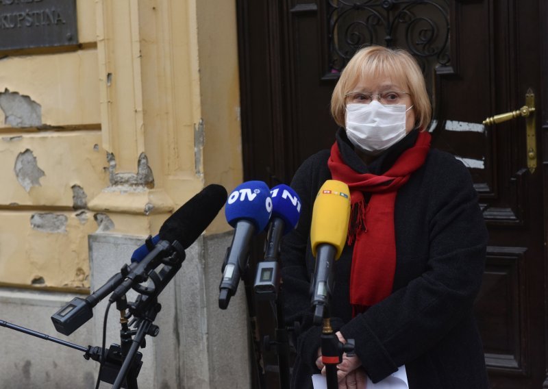 [FOTO/VIDEO] Mrak-Taritaš o potresu i Bandiću: Kada je problem, gradonačelnika nema. On može biti zadužen za fontane ili za skele, ali kada je ozbiljan posao, nema tu njega