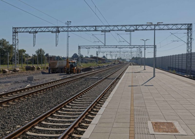 HŽ upozorava: Ne radi uređaj za osiguravanje prijelaza pruge na dionici Savski Marof - Dobova