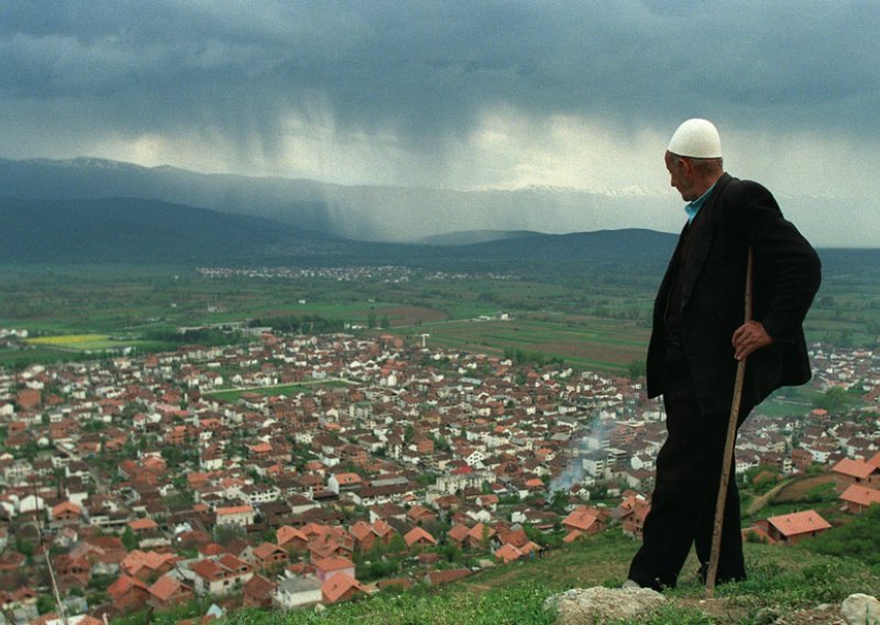Na Kosovu otpočeli lokalni izbori