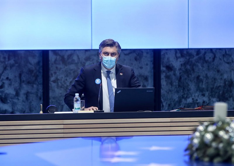 [FOTO] Plenković najavio plan cijepljenja, pa upozorio: Virus je i dalje tu, virus i dalje ubija
