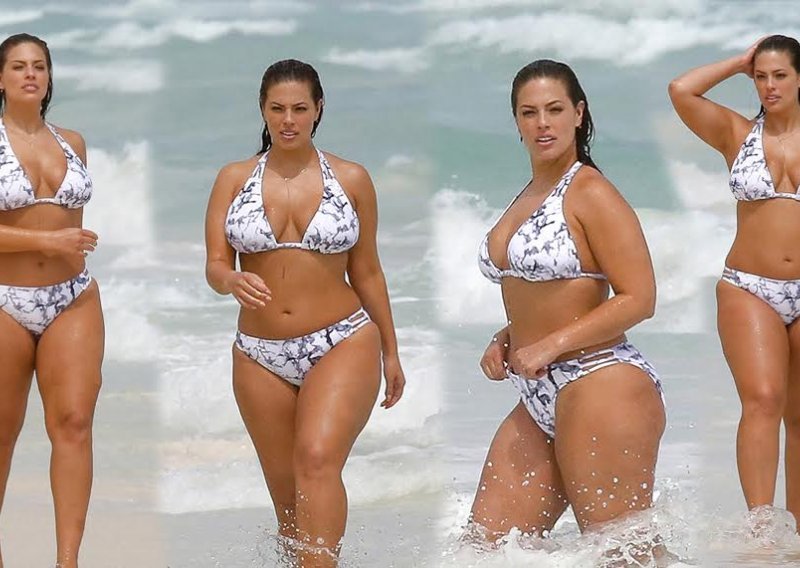 Plus size ljepotica u bikiniju među valovima