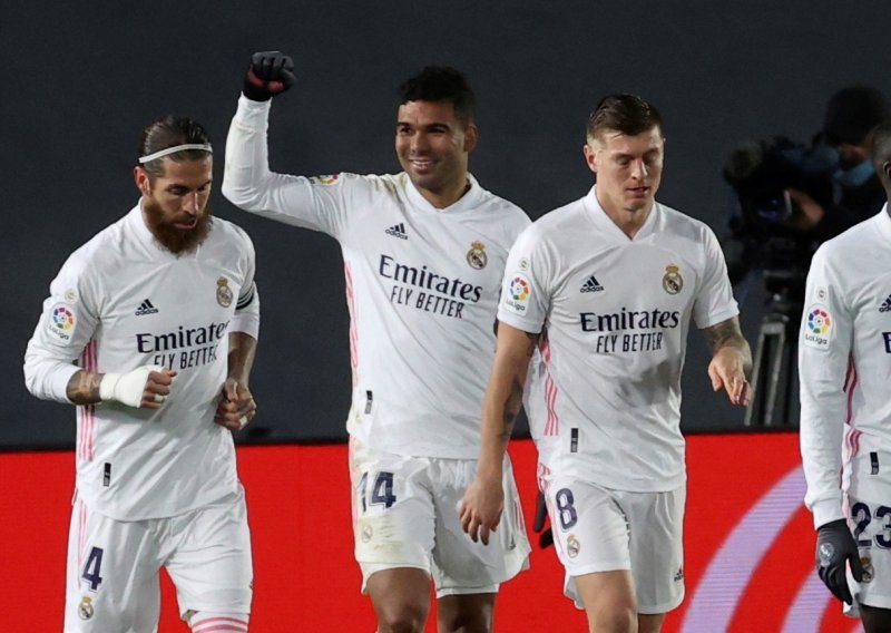 [FOTO] Madridski Real tek u drugom poluvremenu zabijao protiv Granade, a glavni 'krivac' tome, iako nije igrao, je Luka Modrić