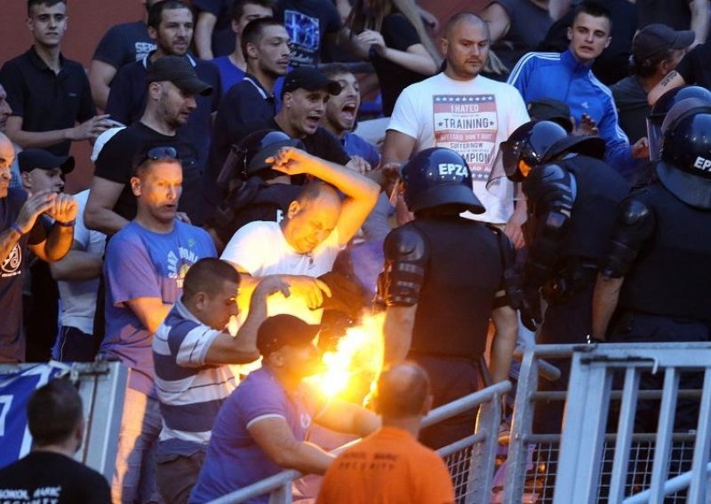 Sramota huligana i u Luksemburgu; sukob frakcija Boysa!