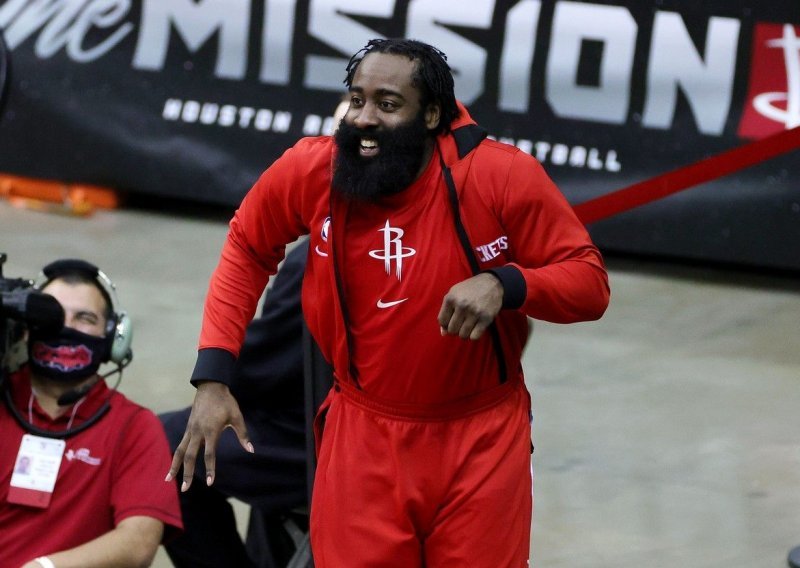 NBA liga kaznila jednu od najvećih zvijezda zbog odlaska na tulum, a čak tri njegova suigrača pozitivna na koronavirus, pa je i odgođena utakmica Houstona