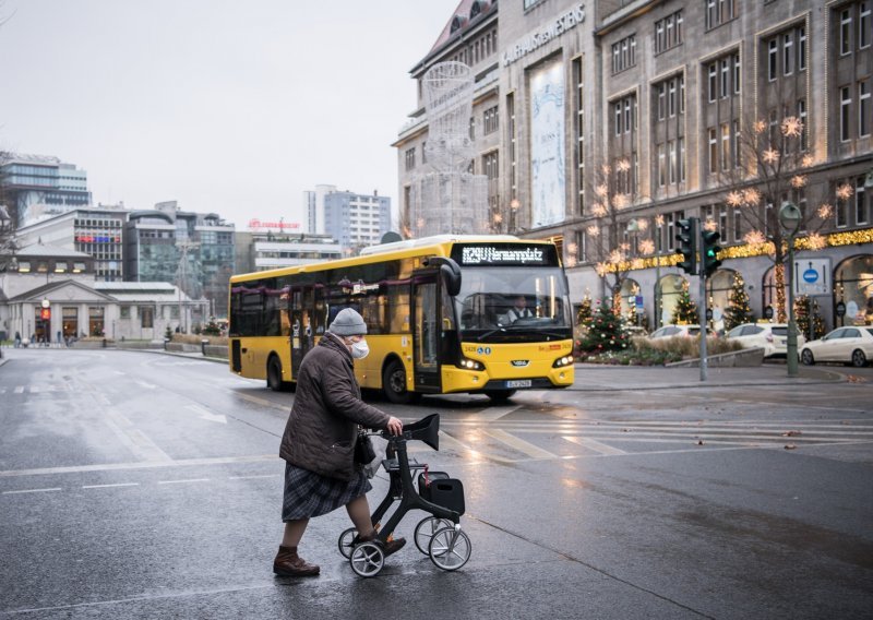 U Njemačkoj stupaju na snagu pojačane mjere: Smije vam doći samo jedan gost, kretanje do 15 km od kuće...