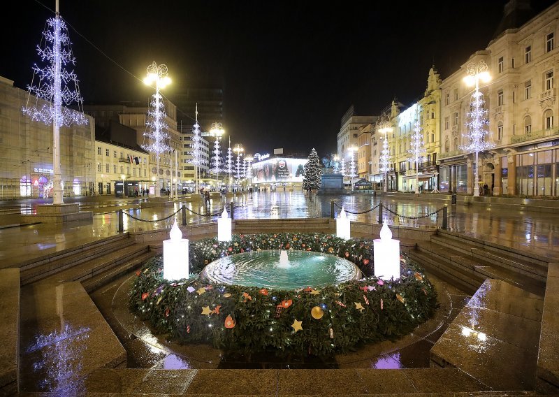 [VIDEO/FOTO] Badnjak u Zagrebu: Kiša i epidemija rastjerale i najhrabrije