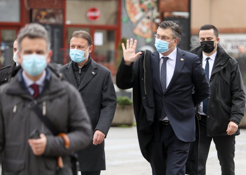 [FOTO/VIDEO] Plenković i Jandroković na misi u zagrebačkoj katedrali unatoč preporuci da se ostane doma: Tu sam jer sam vjernik